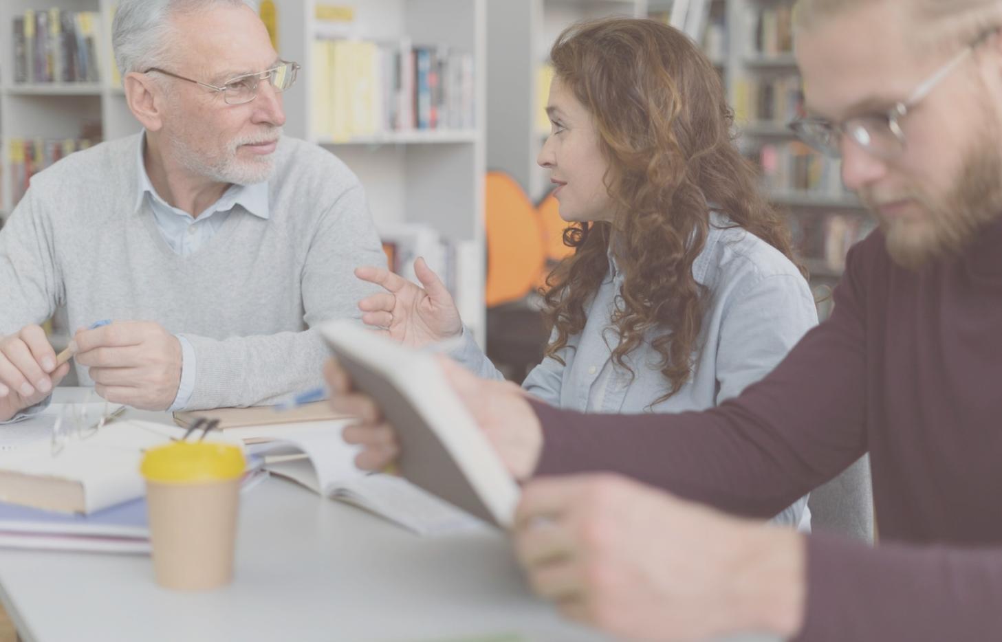 Teamarbeit bei der Finanzanalyse